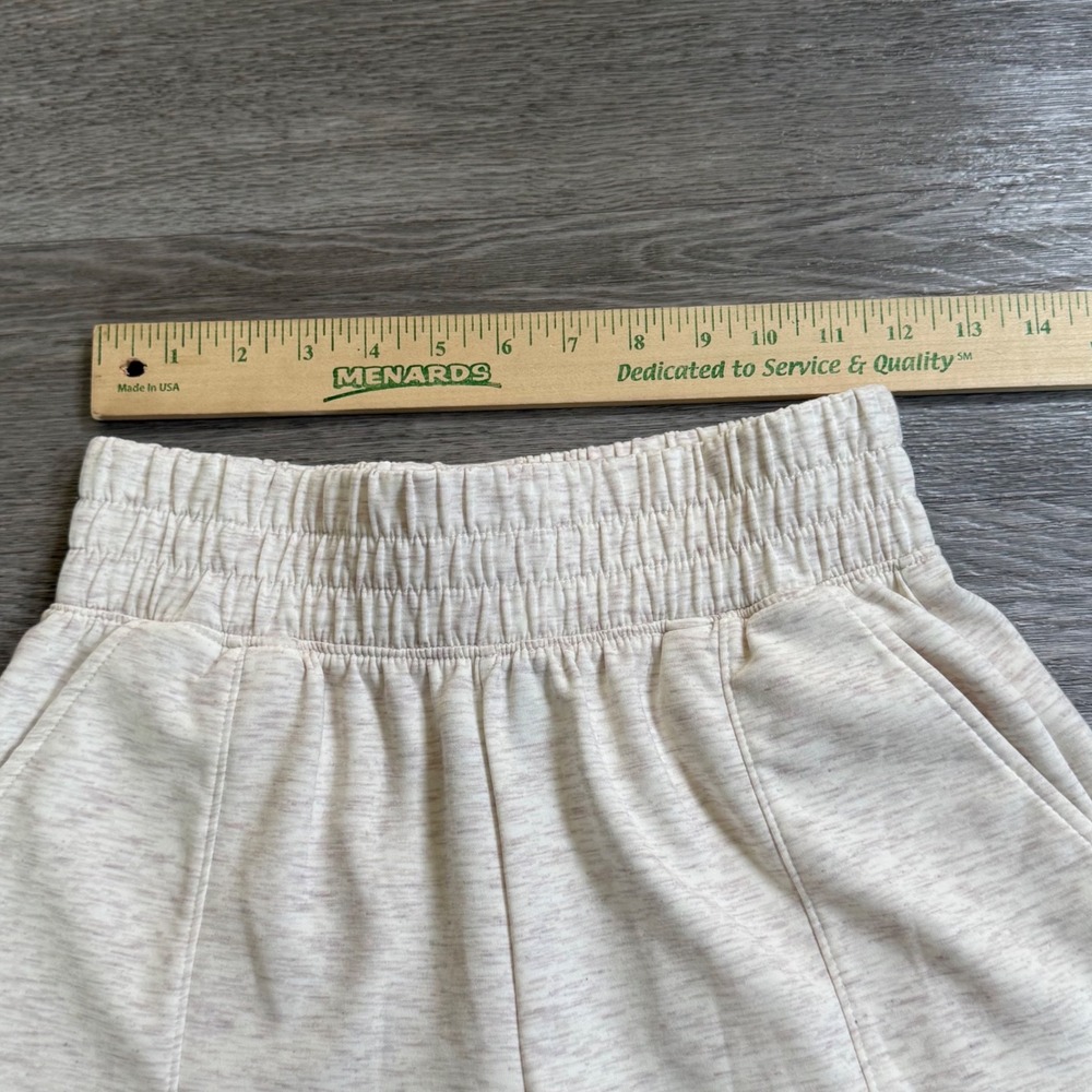 Zobha Womens High Waisted Athletic Shorts Cream Heather Smocked Waist XS NWOT - Picture 3 of 6